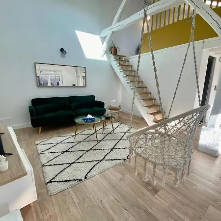 La Petite Maison - Logement Proche Gare Apartmán